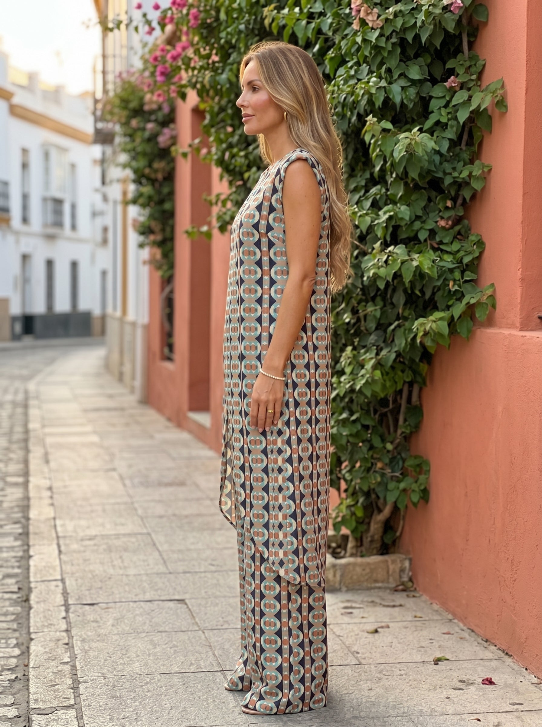 Vera | Fluid Tunic and Palazzo Pants Set with Retro Print