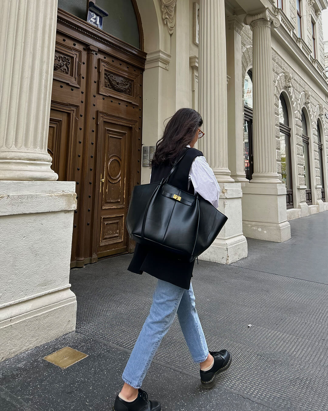 ARIA | Luxe Curve Bag — The Accessory That Says It All
